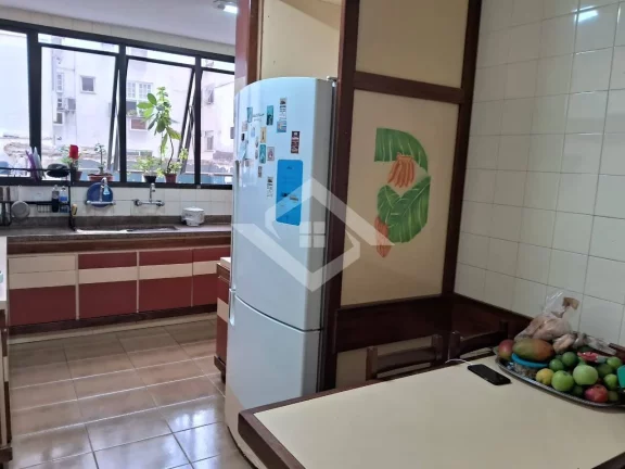 Imagem Apartamento Exclusivo na 3ª Quadra da Praia de Ipanema – 250m²