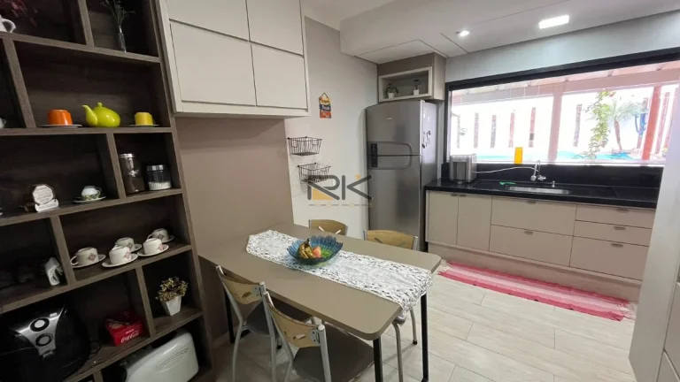 Imagem SOBRADO A VENDA NO CENTRO COM 3 DORMITÓRIOS SENDO 1 SUÍTE,SALA DE ESTAR E JANTAR,ESPAÇO GOURMET CM CHURRASQUEIRA