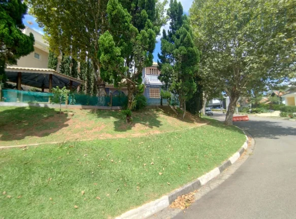 Imagem Imóvel de luxo no Condomínio Bosque de Grevílea em Vinhedo-SP: 3 quartos, 2 suítes, 3 salas, 3 banheiros, 4 vagas, 245m².