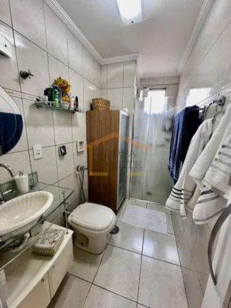 Imagem Apartamento 2 dormitórios, sala, cozinha com armários, área de serviço,1 vaga de garagem. 50m²....