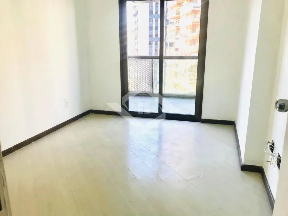Imagem Apartamento de 3 Quartos com Suíte à Venda no Condomínio Barra Sol