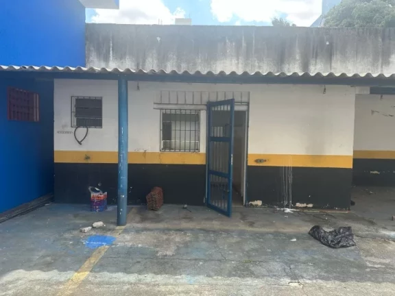 Imagem Terreno de 300m² localizado em Santo André, SP, ideal para projetos comerciais ou de investimento.