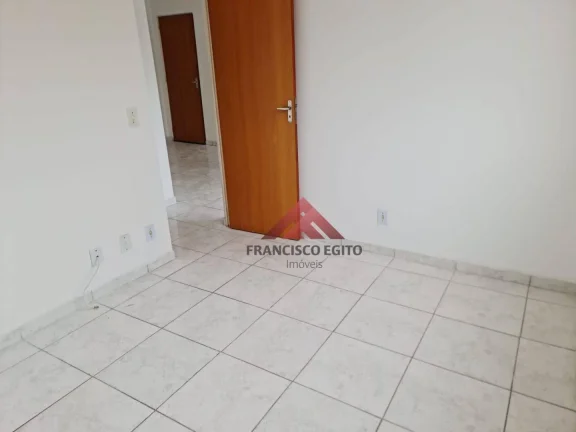 Imagem Ótimo apartamento térreo com ampla área externa e cozinha com armários no bairro do Sapé