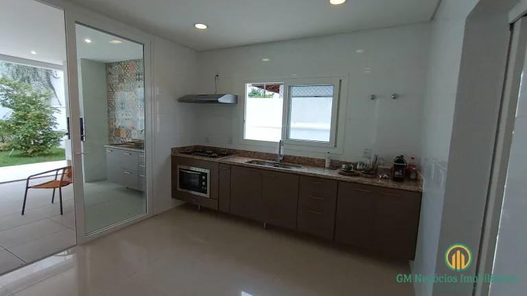 Imagem Casa com 3 suítes e piscina em condomínio de alto padrão na Granja Viana