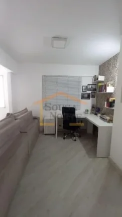 Imagem Apartamento reformado, com 3 dormitórios e armários planejados, cozinha com móveis planejados, ar...