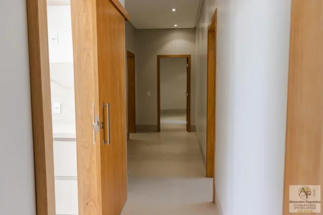 Imagem Casa em Condomínio para Venda em Senador Canedo, Jardins Bolonha, 4 dormitórios, 4 suítes, 5 banheiros, 4 vagas