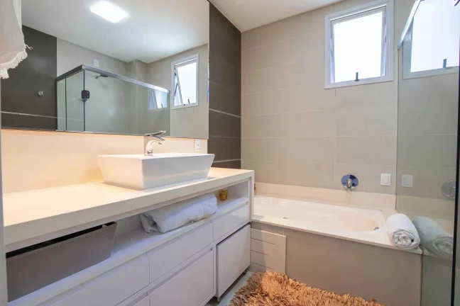 Imagem Apartamento diferenciado com 4 suítes e 5 vagas de garagem no Centro de Balneário Camboriú/SC