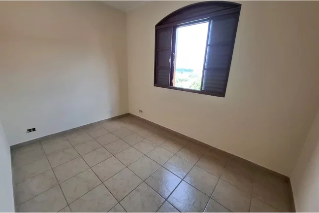 Imagem Casa para locação com 290m², 3 dormitórios, sendo 1 suíte, 4 vagas de garagem coberta e edícula com quarto e banheiro por R$4.500,00 - Vila Jaguara-SP
