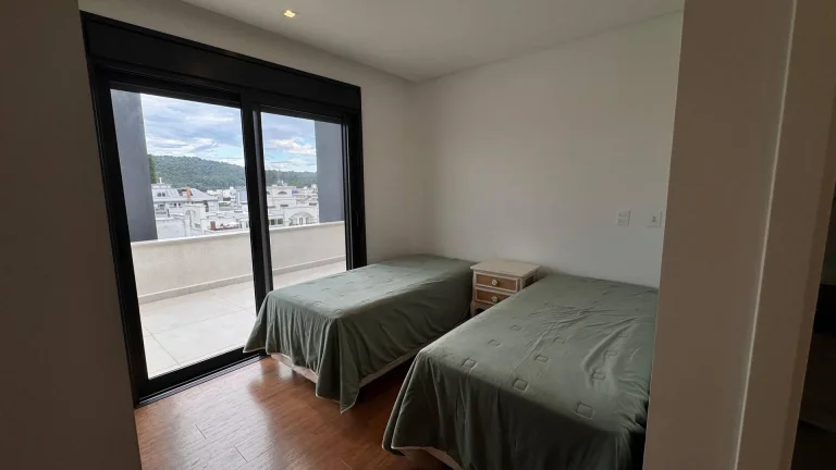 Imagem Apartamento duplex novo para temporada em Jurerê – vista para o mar