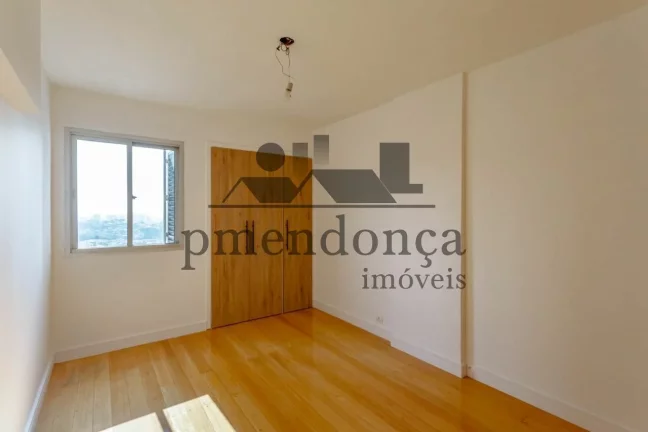 Imagem Apartamento reformado no Sumaré, 3 dormitórios (1 suíte) e 1 vaga.