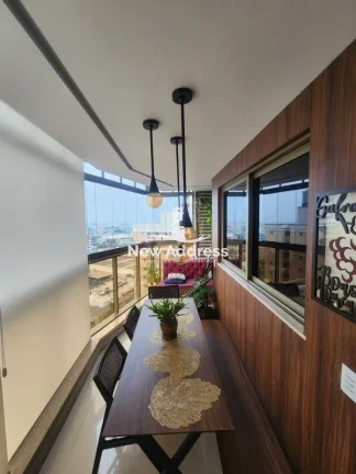 Imagem 2 quartos com suíte, 70 m², vista mar e prédio luxuoso pertinho da praia. Lazer na cobertura!