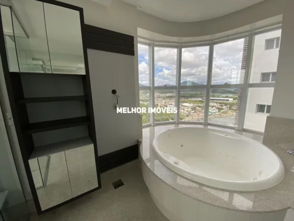 Imagem Apartamento Frente Mar à venda semi mobiliado com 4 suítes, no centro de Balneário Camboriú