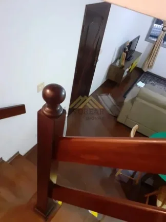 Imagem Sobrado Impecável com 3 Dormitórios e Charme Inaualável!