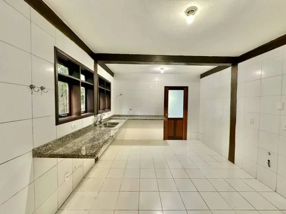 Imagem Cond Aldeia da Fazendinha - 5 dorms / 3 stes. Voltada p/ área preservação!