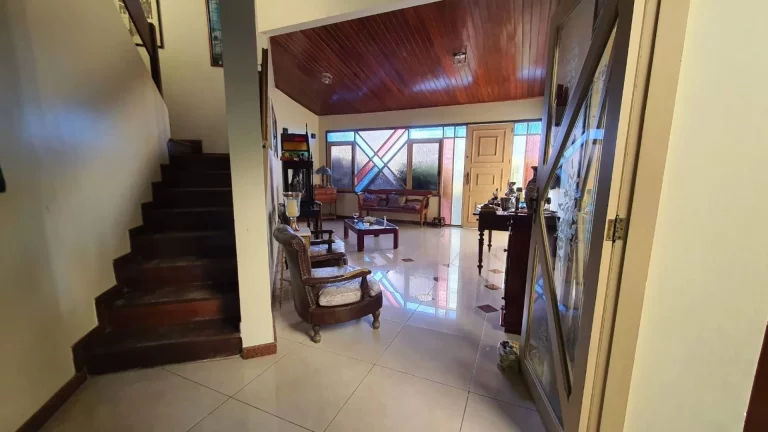 Imagem Casa à venda no Bairro Grageru - Espaçosa e Arejada | Imóvel em Destaque!