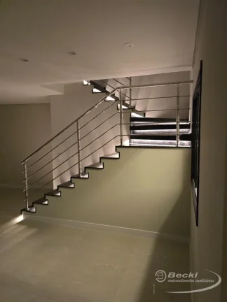 Imagem Casa Alto Padrão Geminada no bairro América - Joinville