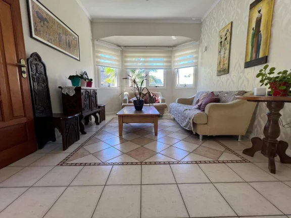 Imagem Casa 4 quartos Sambaqui