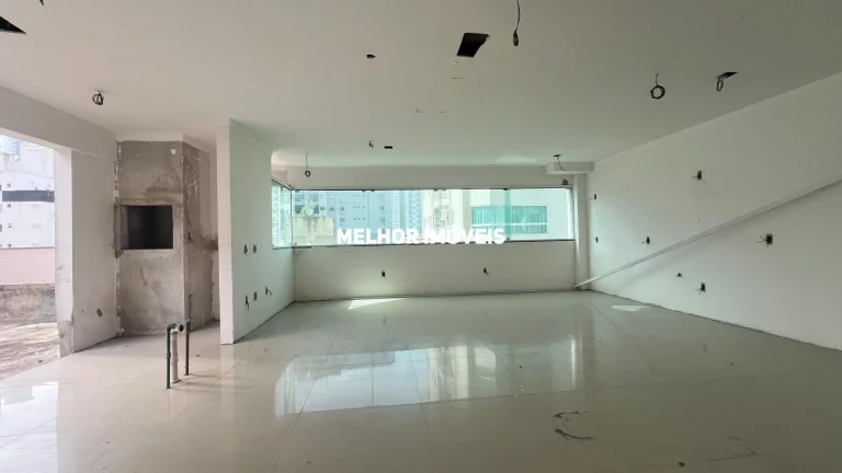 Imagem Apartamento Diferenciado com 03 suítes e 02 vagas, localizado no Centro de Balneário Camboriú