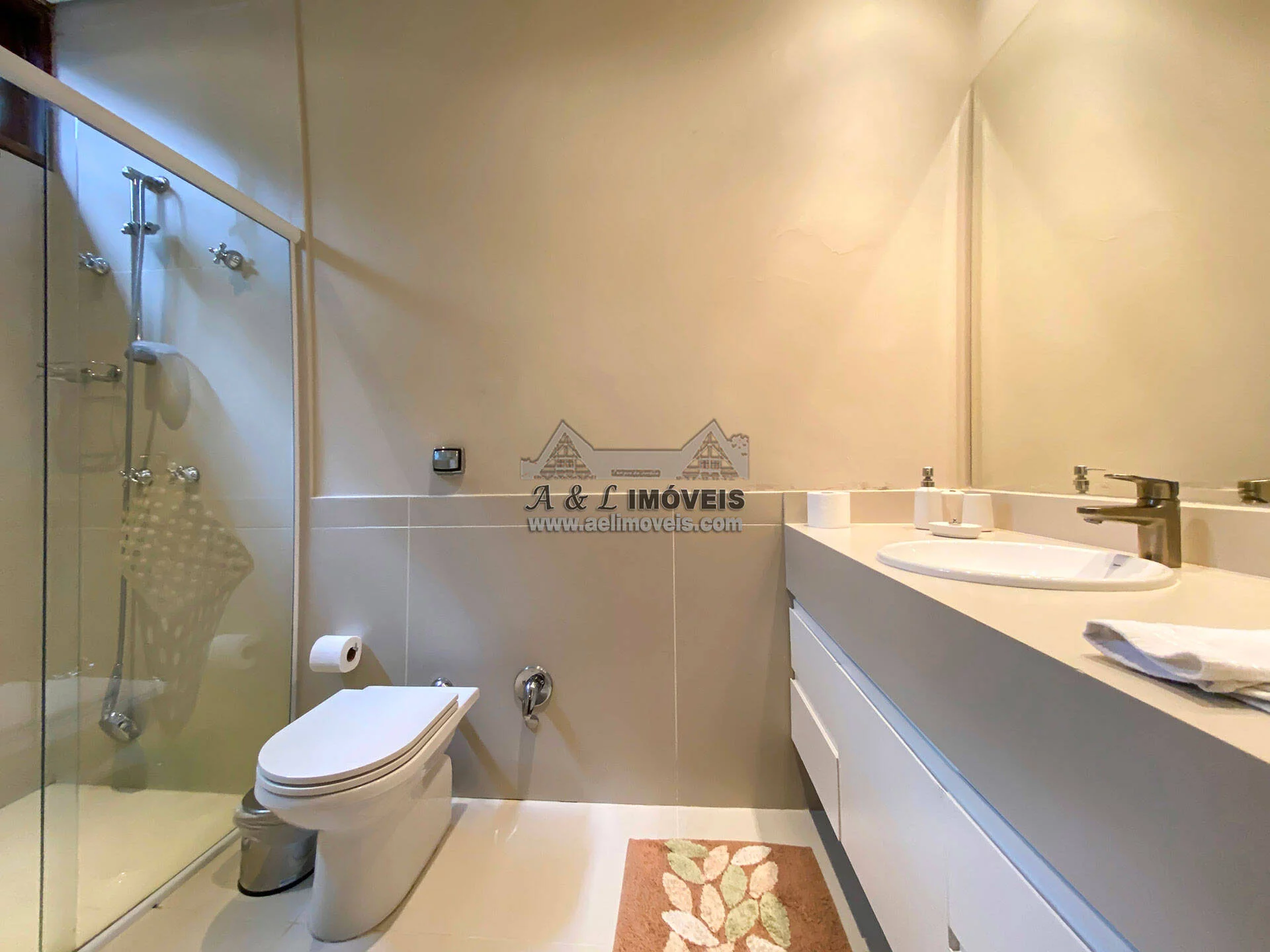 Imagem Casa à venda em Campos do Jordão - Com 04 suítes em condomínio fechado