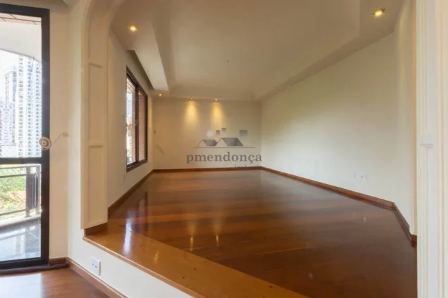 Imagem Apartamento amplo, com piso de tábuas largas de ipê, terraço, living para 02 ambientes, lavabo, a...