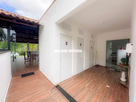 Imagem Sítio à venda em Camboriú-SC com 15.595m². Um verdadeiro paraíso com 6 lagoas, pomar e móveis rústicos.