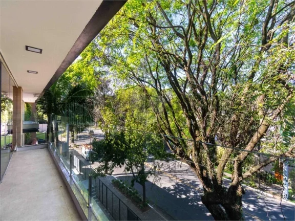 Imagem Imperdível Prédio monousuário Comercial à Venda em SP: 10 Salas, 6 Banheiros, 35 Vagas no Alto de Pinheiros - 1.344m²!