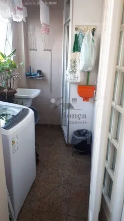 Imagem Apartamento bem espaçoso e repleto de armários. Living para 2 ambientes, lavabo, 3 dormitórios se...