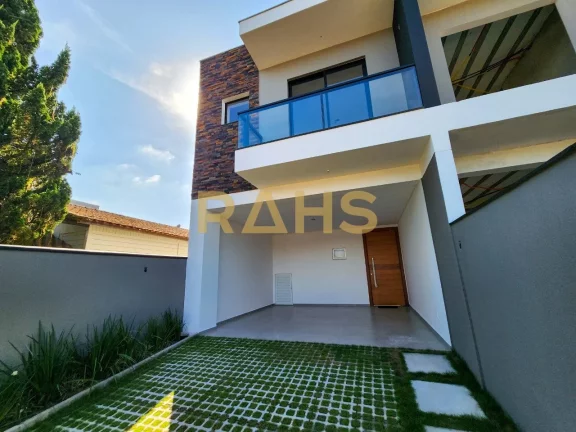 Lindo Sobrado Geminado Novo em ótimo local no bairro Saguaçu, perto do Colégio Católica Machado ...