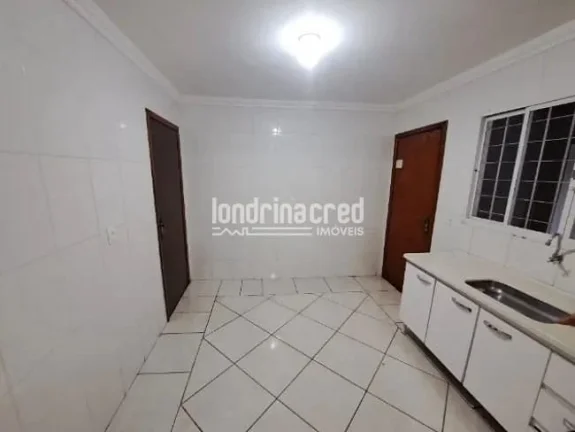 Imagem Casa de Esquina no Conjunto Alexandre Urbanas, Zona Leste de Londrina: 3 quartos, suíte, garagem para 2 carros e excelente localização próxima a comércios!