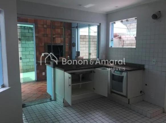 Imagem Descubra o equilíbrio perfeito entre conforto, lazer e segurança nessa linda casa de 180 m² const...