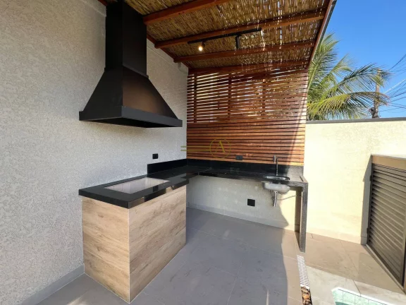 Imagem Casa térrea reformada a venda 300 metros da praia 3 suítes B. Oásis Peruíbe