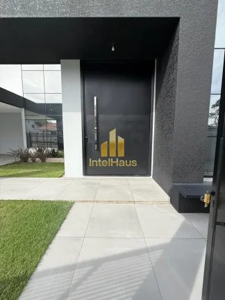 Imagem Residência contemporânea localizada na Praia de Itaguaçu, no bairro Ubatuba, a aproximadamente 30...