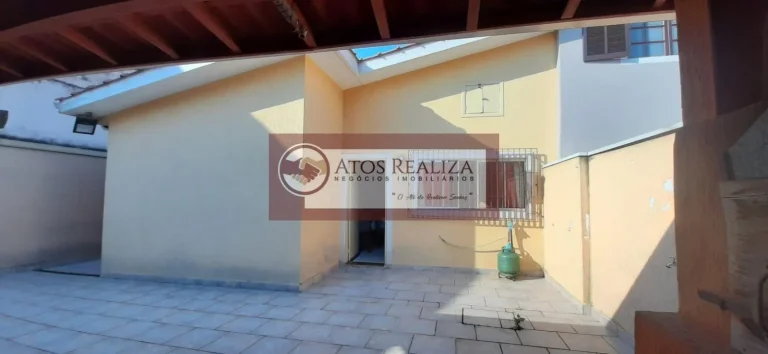 Imagem Vendo lindo assobradada em Jordanópolis região da Cidade Dutra. Vendo Assobradada de 255m² sendo 3 dormitórios, cozinha, quintal nos fundos com com forno de pizza e Churrasqueira e quarto e banheiro, quintal na frente, mais um cômodo, 2 vagas cobertas, co