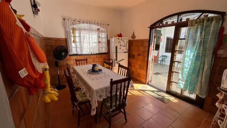 Imagem CASA EM CONDOMINIO COM 4 DORMITÓRIOS,4 VAGAS DE GARAGEM,VARANDA GOURMET COM CHURRASQUEIRA E PISCINA.