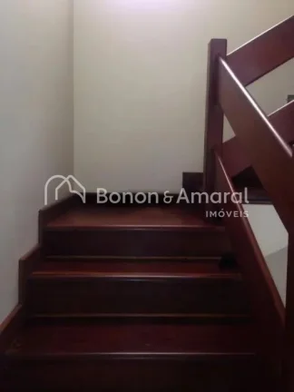 Imagem Casa ampla estilo sobrado com 375 m² de área construída, 4 quartos suítes, sendo 2 deles com hid...