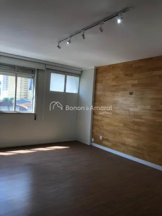 Imagem Oportunidade no Edifício Cristina, no Centro de Campinas. Este amplo apartamento totalmente reforma...