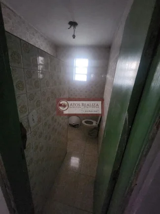 Imagem Casa à Venda no Jardim das Imbuias, SP, 125m², 2 Quartos, 2 vagas de garagens, corredor Lateral. R$: 318k OPORTUNIDADE!