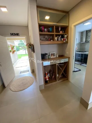 Imagem Casa à venda, com sala de estar e jantar integradas à área gourmet, piscina e terreno espaçoso. ...