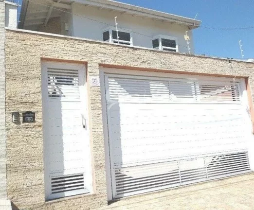 Linda casa 3 dormitórios no Jardim Itália