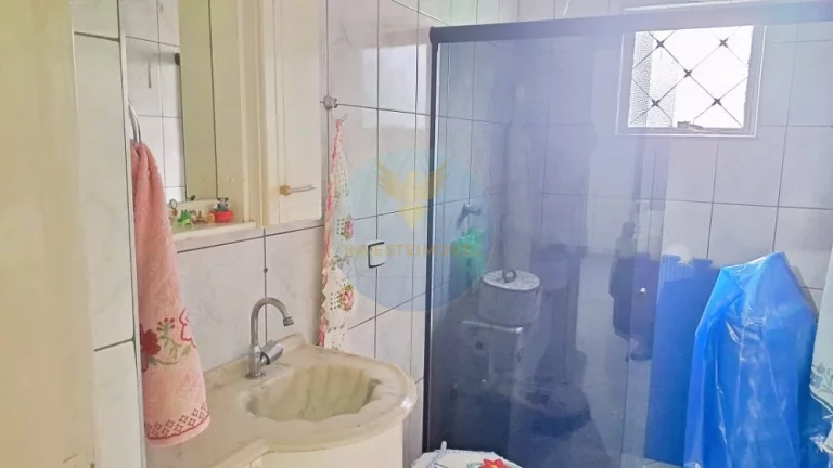 Imagem Casa com Kitnetes Independentes com Renda em Cotia