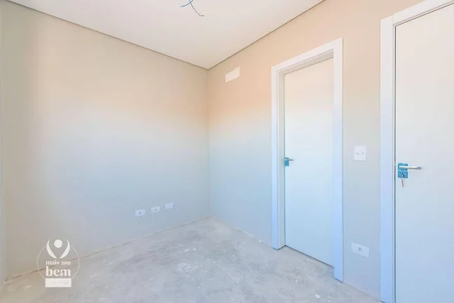 Imagem Sobrado 3 suítes, 165,m², terraço com churrasqueira e 2 vagas de garagem à venda no Água Verde