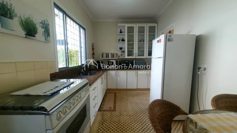 Imagem Oportunidade no San Conrado. Casa térrea em frente à praça, em terreno de 533m², com aproximadam...