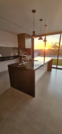Imagem Imperdível: Casa de luxo em condomínio no Jardim Florestal, Jundiaí-SP - 3 quartos, 3 suítes, 3 salas, 4 banheiros, 4 vagas - 271,07 m²