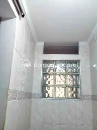 Imagem Apartamento térreo a venda, 2 dormitórios, Suíte, Living, cozinha com armários, lavanderia, 1 vaga coberta.