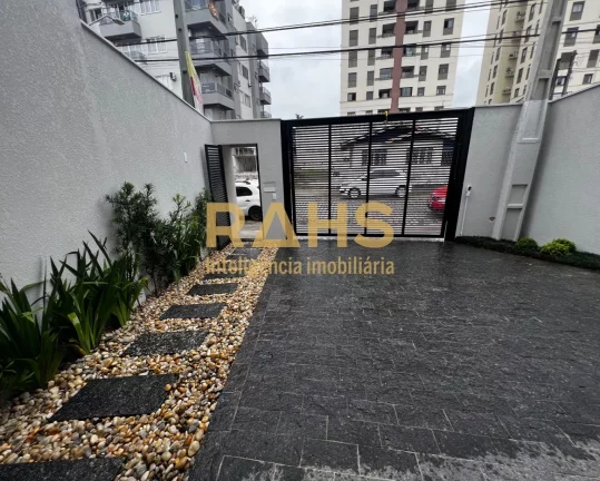 Imagem SOBRADO GEMINADO no AMÉRICA lateral da João Colin Lindo Geminado com 3 Suites na parte superior Pa...