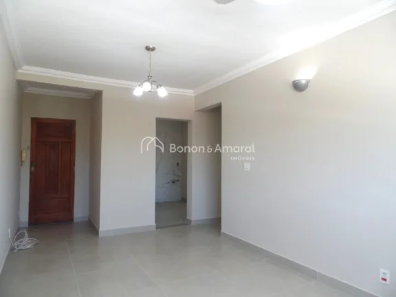 Imagem Reformado, amplo, 3 quartos, sendo 1 suíte, 2 com armários e 1 com bancada para estudo/escritório...
