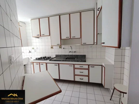 Imagem Apartamento Pinheiros, 2 dormitórios( 1 suíte) e 2 vagas, perto Metrô Fradique e com excelente valor de Condomínio. Edifício com Portaria 24 hs, Gerador e Lazer