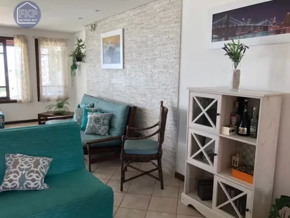 Imagem Casa com 4 dormitórios frente mar!