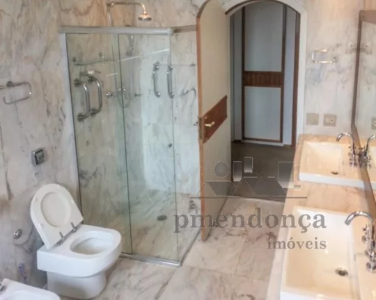 Imagem Apartamento todo iluminado e com varandas na melhor rua do bairro de Higienópolis. Muito espaçoso,...