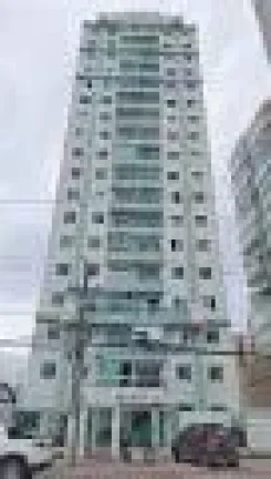 Imagem Vendo apartamento de três quartos com suite de frente para o mar.